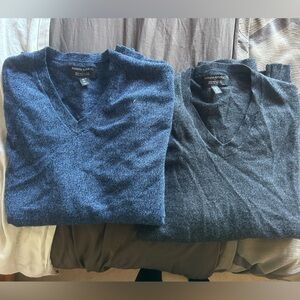 Banana Republic Men's V-Neck Sweaters - Blue and Gray
